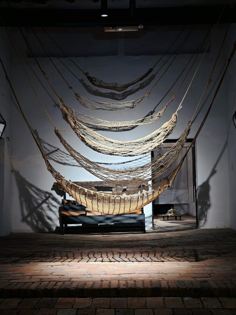 Hamacas se exhiben en la nueva museografía que presenta el Museo Casa de la Independencia.