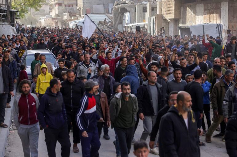 Manifestación en Beit Lahia, en la Franja de Gaza, que pide la salida del grupo radical palestino Hamás del enclave.  (Photo by AFP)