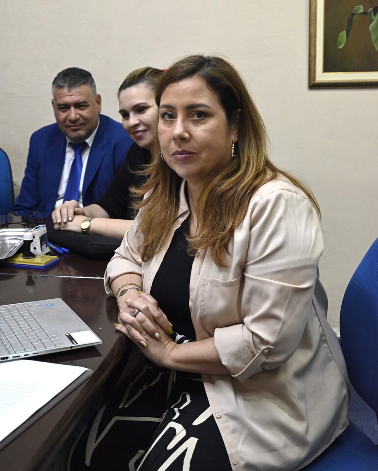 Carolina Ferreira, funcionaria del Senado y a cargo del senador expulsado del PLRA y aliado cartista, Dionisio Amarilla. En febrero pasado fue salpicada por supuesto planillerismo en la institución.